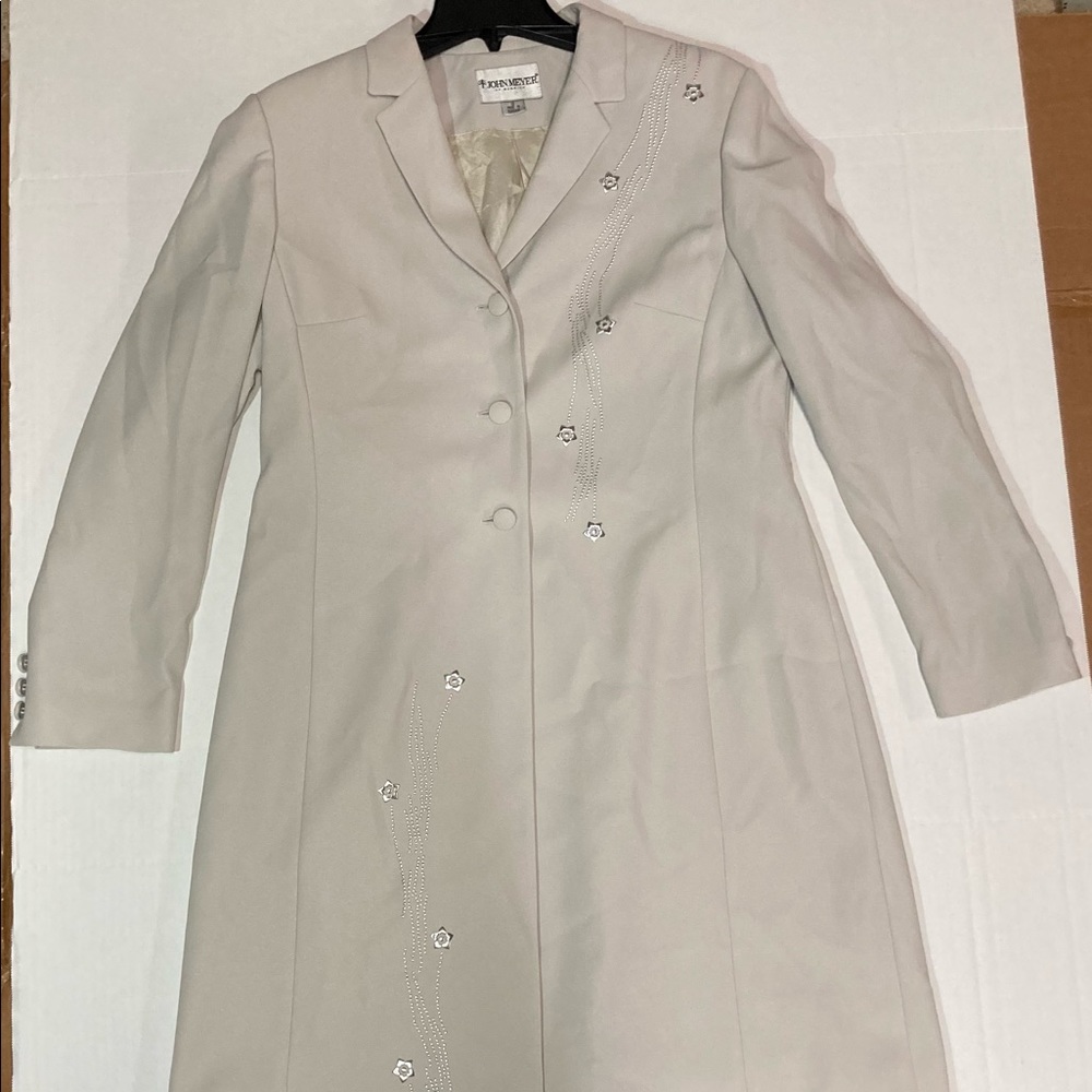 John Meyer of Norwich Women's Embroidered Beige Top Blazer Size 12